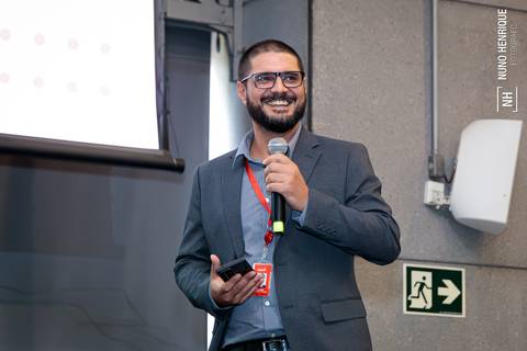 Palestrante durante Claro Innovation Day sobre inteligência artificial e cibersegurança'