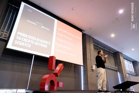 Palestrante durante Claro Innovation Day sobre inteligência artificial e cibersegurança'