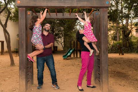 Ensaio fotográfico da família Baena Faria no Parque da Independência, em São Paulo.'