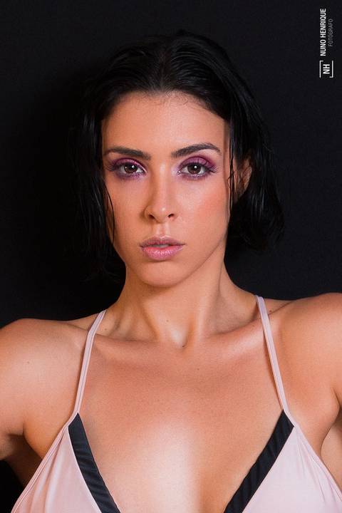 Book fotográfico com a modelo Daniele Louzada. A beleza é de Drica Rangel, realizado em São Paulo.'