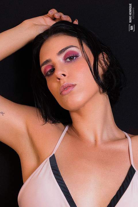 Book fotográfico com a modelo Daniele Louzada. A beleza é de Drica Rangel, realizado em São Paulo.'