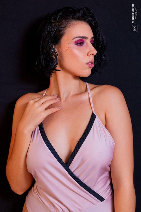 Book fotográfico com a modelo Daniele Louzada. A beleza é de Drica Rangel, realizado em São Paulo.'