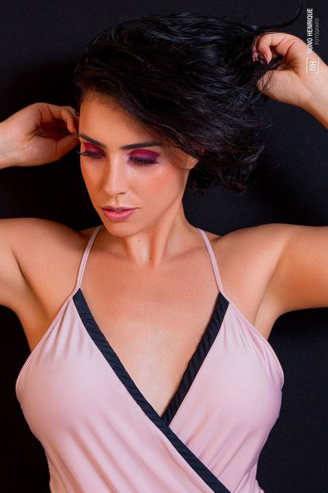 Book fotográfico com a modelo Daniele Louzada. A beleza é de Drica Rangel, realizado em São Paulo.'