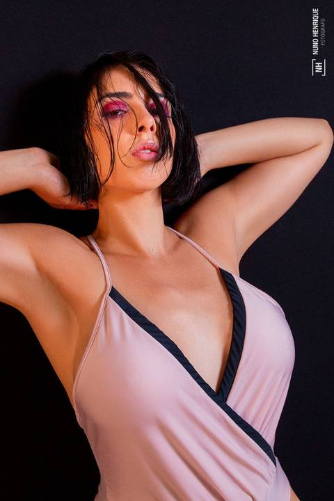 Book fotográfico com a modelo Daniele Louzada. A beleza é de Drica Rangel, realizado em São Paulo.'
