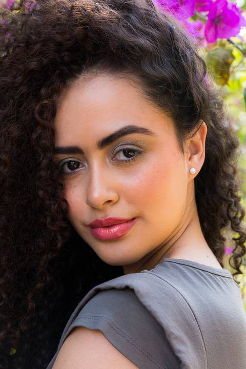 Ensaio fotográfico com a modelo Nayara Andrade na Praça Buenos Aires, em São Paulo.'