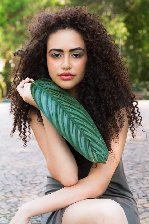 Ensaio fotográfico com a modelo Nayara Andrade na Praça Buenos Aires, em São Paulo.'