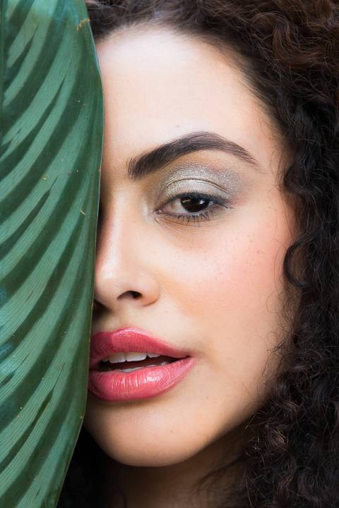 Ensaio fotográfico com a modelo Nayara Andrade na Praça Buenos Aires, em São Paulo.'