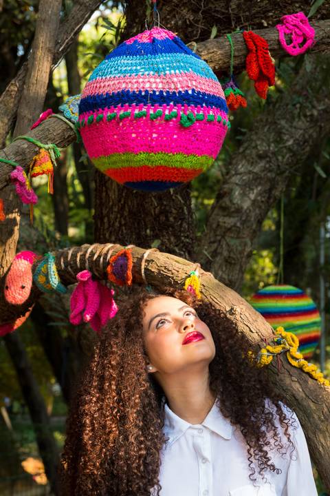 Ensaio fotográfico com a modelo Nayara Andrade na Praça Buenos Aires, em São Paulo.'