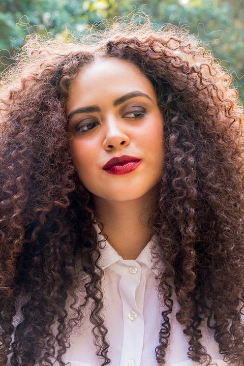 Ensaio fotográfico com a modelo Nayara Andrade na Praça Buenos Aires, em São Paulo.'