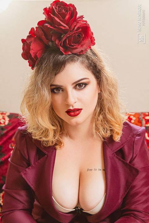 A maquiadora Deborah Cavalcante para o projeto 