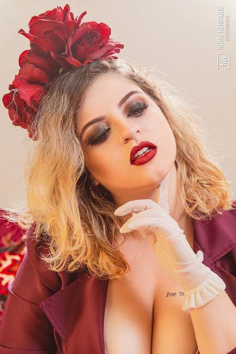 A maquiadora Deborah Cavalcante para o projeto 