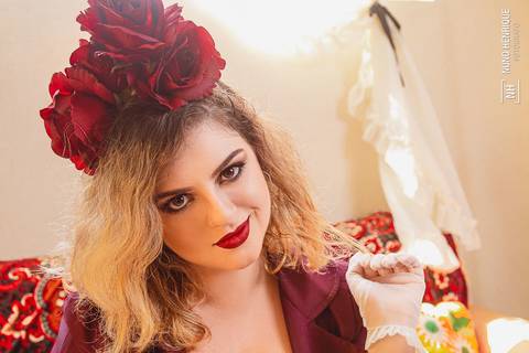 A maquiadora Deborah Cavalcante para o projeto 