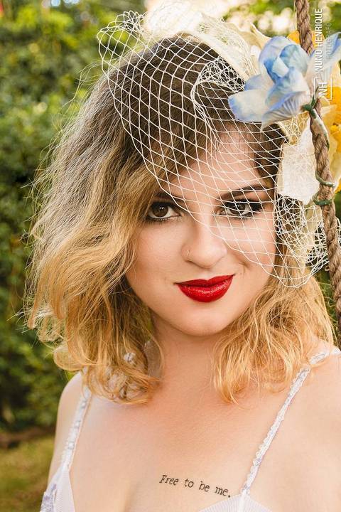 A maquiadora Deborah Cavalcante para o projeto 