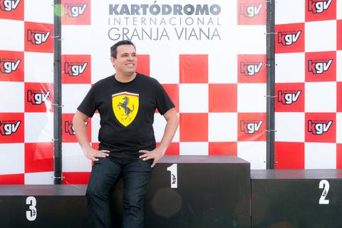 Ensaio fotográfico com o jornalista Tiago Mendonça no Kartódromo da Granja Viana, em Cotia, usando roupas da Ferrari, Red Bull Racing, Usain Bolt, todas da marca Puma.'