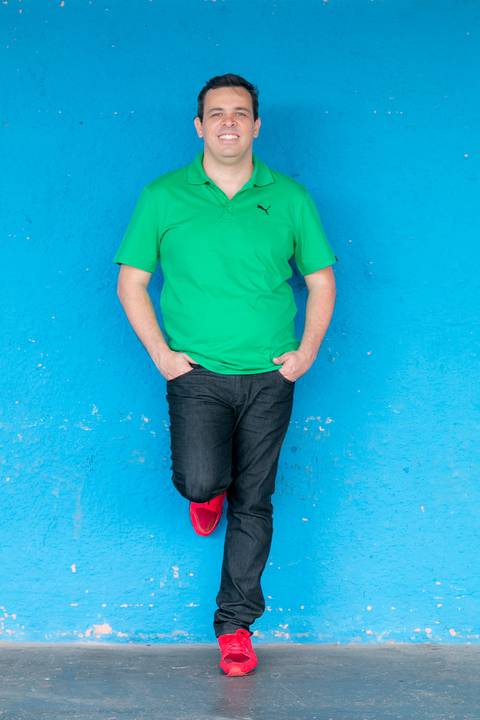 Ensaio fotográfico com o jornalista Tiago Mendonça no Kartódromo da Granja Viana, em Cotia, usando roupas da Ferrari, Red Bull Racing, Usain Bolt, todas da marca Puma.'