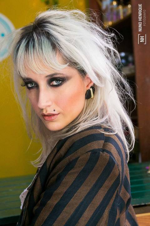 Nina Grando para o editorial de moda do Devant Vintage Brechó, em São Paulo.'