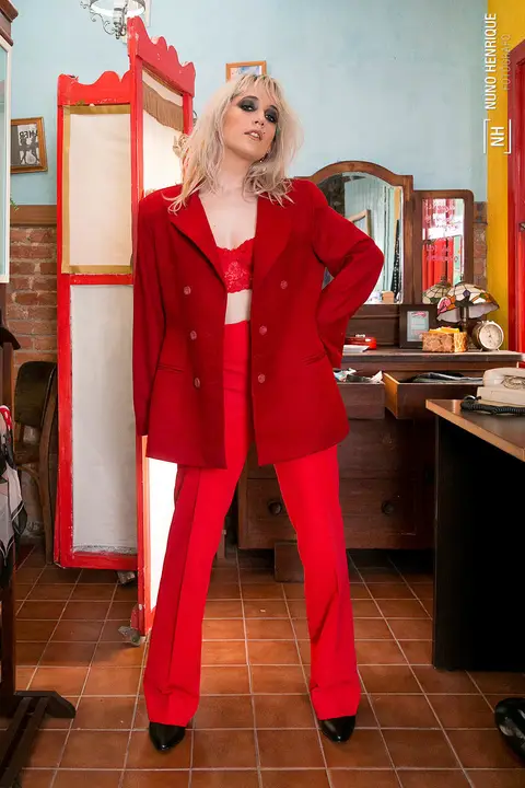 Nina Grando para o editorial de moda do Devant Vintage Brechó, em São Paulo.'