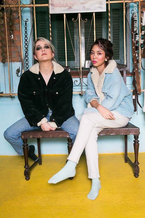 Nina Grando e Fernanda Garcia para o editorial de moda do Devant Vintage Brechó, em São Paulo.'