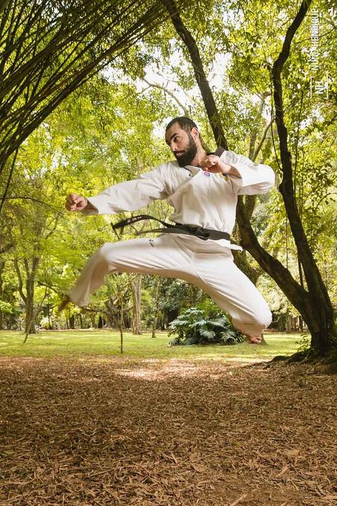 Ensaio com o atleta faixa preta de Taekwondo Khaled Wares no Parque Ibirapuera, em São Paulo'
