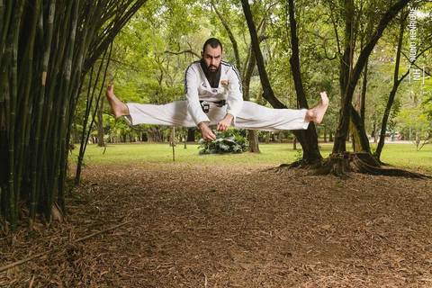 Ensaio com o atleta faixa preta de Taekwondo Khaled Wares no Parque Ibirapuera, em São Paulo'