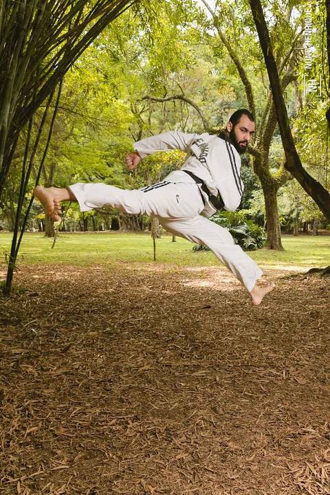 Ensaio com o atleta faixa preta de Taekwondo Khaled Wares no Parque Ibirapuera, em São Paulo'