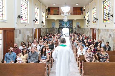 Fotos da cerimônia e festa de batismo do pequeno Pietro, na paróquia Santo Antônio, no bairro de Santo Amaro em São Paulo.'