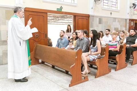 Fotos da cerimônia e festa de batismo do pequeno Pietro, na paróquia Santo Antônio, no bairro de Santo Amaro em São Paulo.'