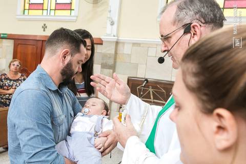 Fotos da cerimônia e festa de batismo do pequeno Pietro, na paróquia Santo Antônio, no bairro de Santo Amaro em São Paulo.'