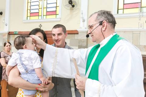 Fotos da cerimônia e festa de batismo do pequeno Pietro, na paróquia Santo Antônio, no bairro de Santo Amaro em São Paulo.'