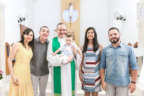 Fotos da cerimônia e festa de batismo do pequeno Pietro, na paróquia Santo Antônio, no bairro de Santo Amaro em São Paulo.'