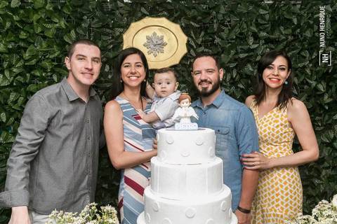 Fotos da cerimônia e festa de batismo do pequeno Pietro, na paróquia Santo Antônio, no bairro de Santo Amaro em São Paulo.'