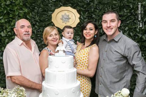 Fotos da cerimônia e festa de batismo do pequeno Pietro, na paróquia Santo Antônio, no bairro de Santo Amaro em São Paulo.'