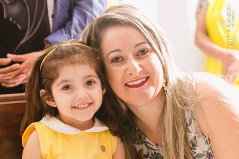 Fotos do batizado da pequena Amanda na Igreja Nossa Senhora do Bom Conselho, em São Paulo.'