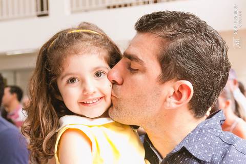 Fotos do batizado da pequena Amanda na Igreja Nossa Senhora do Bom Conselho, em São Paulo.'
