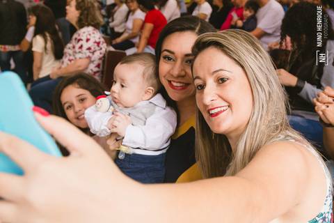 Fotos do batizado da pequena Amanda na Igreja Nossa Senhora do Bom Conselho, em São Paulo.'