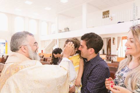 Fotos do batizado da pequena Amanda na Igreja Nossa Senhora do Bom Conselho, em São Paulo.'