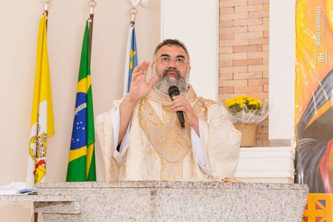 Fotos do batizado da pequena Amanda na Igreja Nossa Senhora do Bom Conselho, em São Paulo.'