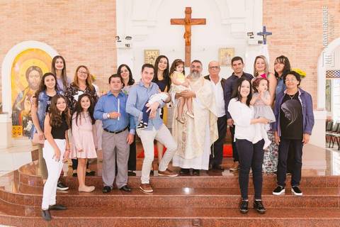 Fotos do batizado da pequena Amanda na Igreja Nossa Senhora do Bom Conselho, em São Paulo.'