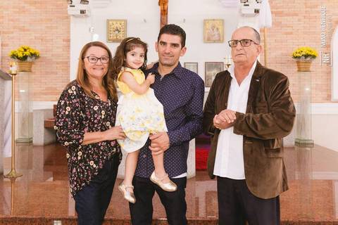 Fotos do batizado da pequena Amanda na Igreja Nossa Senhora do Bom Conselho, em São Paulo.'