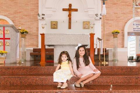 Fotos do batizado da pequena Amanda na Igreja Nossa Senhora do Bom Conselho, em São Paulo.'