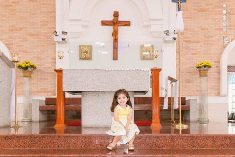 Fotos do batizado da pequena Amanda na Igreja Nossa Senhora do Bom Conselho, em São Paulo.'