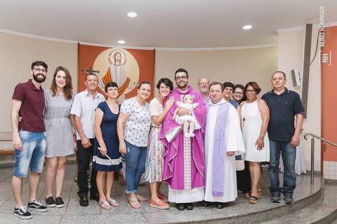 Batizado da Izadora na Paróquia São José no bairro de Americanópolis, zona sul de São Paulo.'