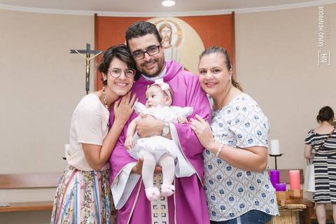 Batizado da Izadora na Paróquia São José no bairro de Americanópolis, zona sul de São Paulo.'
