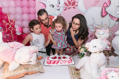 Festa infantil da Lorena, com tema da Gata Marie, realizada no Buffet Snow Place, em São Paulo.'