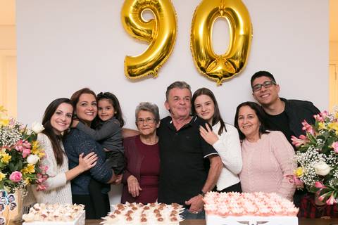 Festa de aniversário da Vó Gregória, celebrando seus 90 anos'