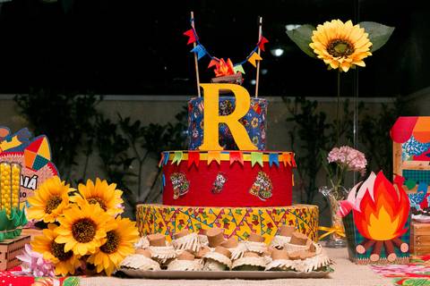 Festa de aniversário da Roberta Zeque, comemorando seus 40 anos em ritmo de festa junina.'