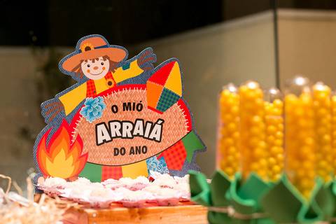 Festa de aniversário da Roberta Zeque, comemorando seus 40 anos em ritmo de festa junina.'