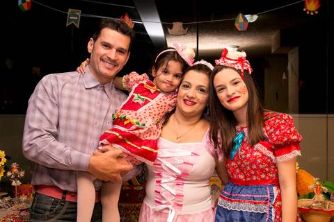 Festa de aniversário da Roberta Zeque, comemorando seus 40 anos em ritmo de festa junina.'