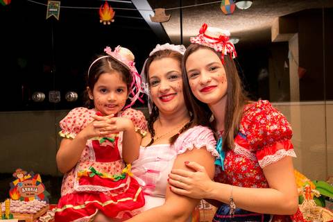 Festa de aniversário da Roberta Zeque, comemorando seus 40 anos em ritmo de festa junina.'