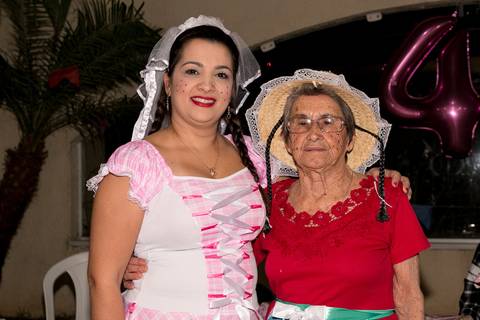 Festa de aniversário da Roberta Zeque, comemorando seus 40 anos em ritmo de festa junina.'